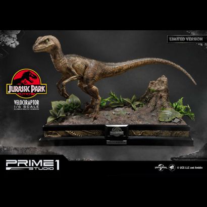 Velociraptor Close Mouth Ver (Jurassic Park) Limited