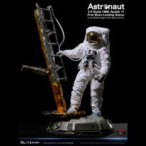 Astronaut (Apollo 11) 1/4